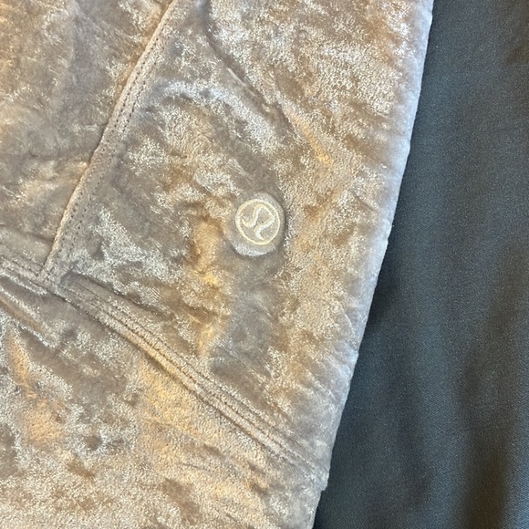Lululemon warm down crew crushed velvet limited edition, size 6 - Picture 3 of 6